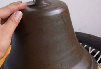 小型平直形光面銅鐘雕塑