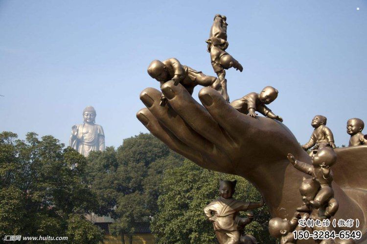 小孩雕塑精選，彩鋼制作，戶外手托小孩雕塑廠家