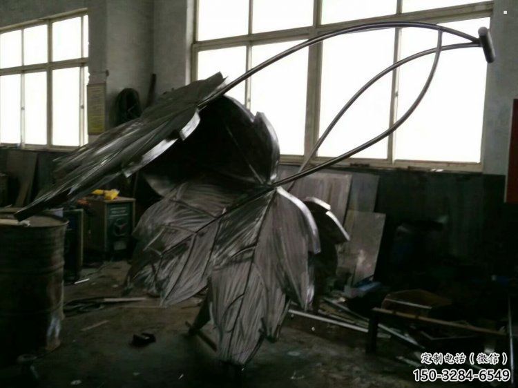 楓葉雕塑服務商，噴泉雕塑，不銹鋼楓葉雕塑訂做廠家