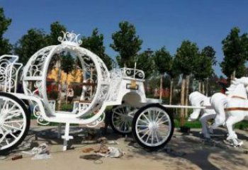 鶴壁廣場馬車雕塑