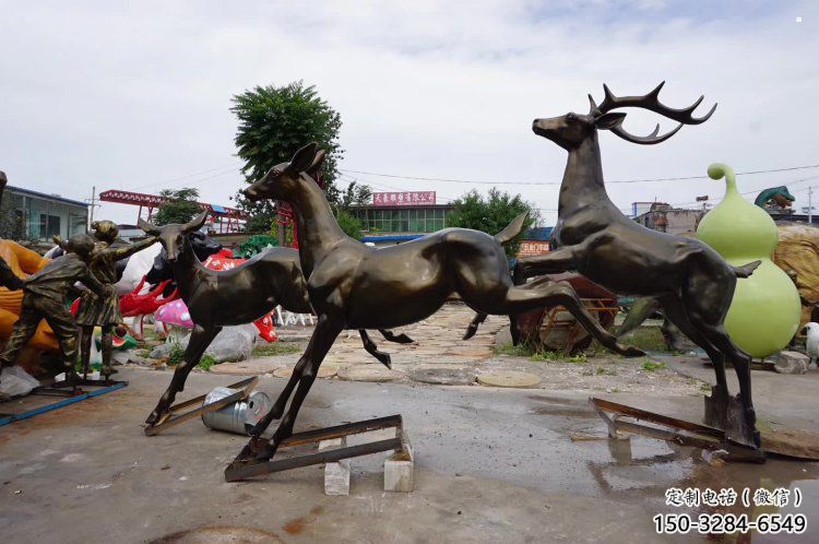 東湖戶外小鹿批發(fā)，動物雕塑，梅花鹿銅雕塑供求