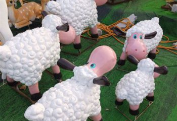 忻州小區(qū)小羊雕塑，彩繪動(dòng)物雕塑，抽象效果