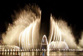 保山水景程控噴泉雕塑，高噴循環(huán)噴水方式設計制作